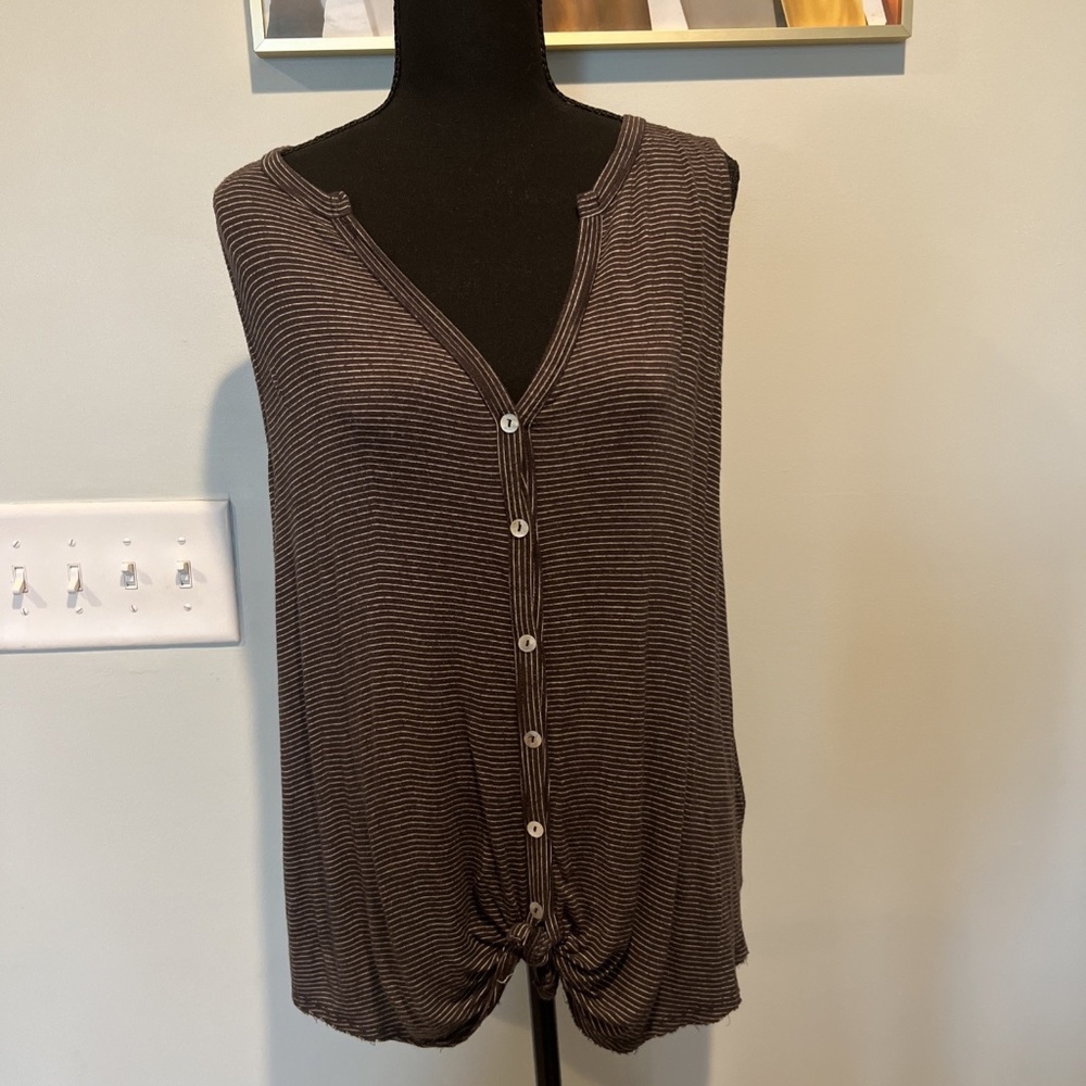 MTS V Neck Button Button Up Sleeveless Blouse with Knot And Boho Hem Size Large